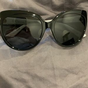 Dior women sunglasses like new - Authentic